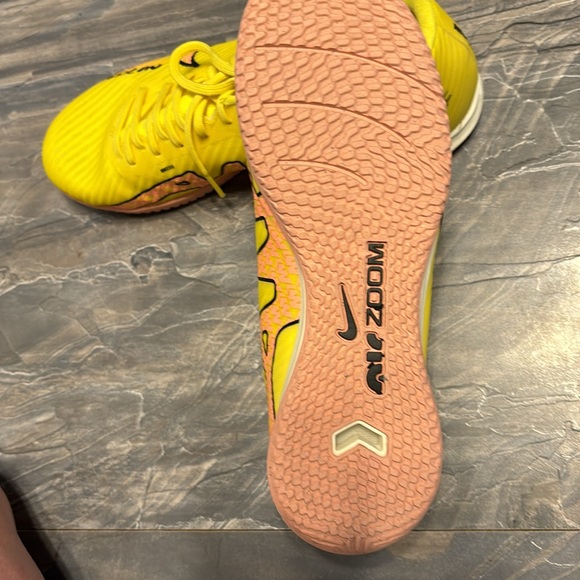 Nike Indoor Soccer Shoes - Picture 3 of 6